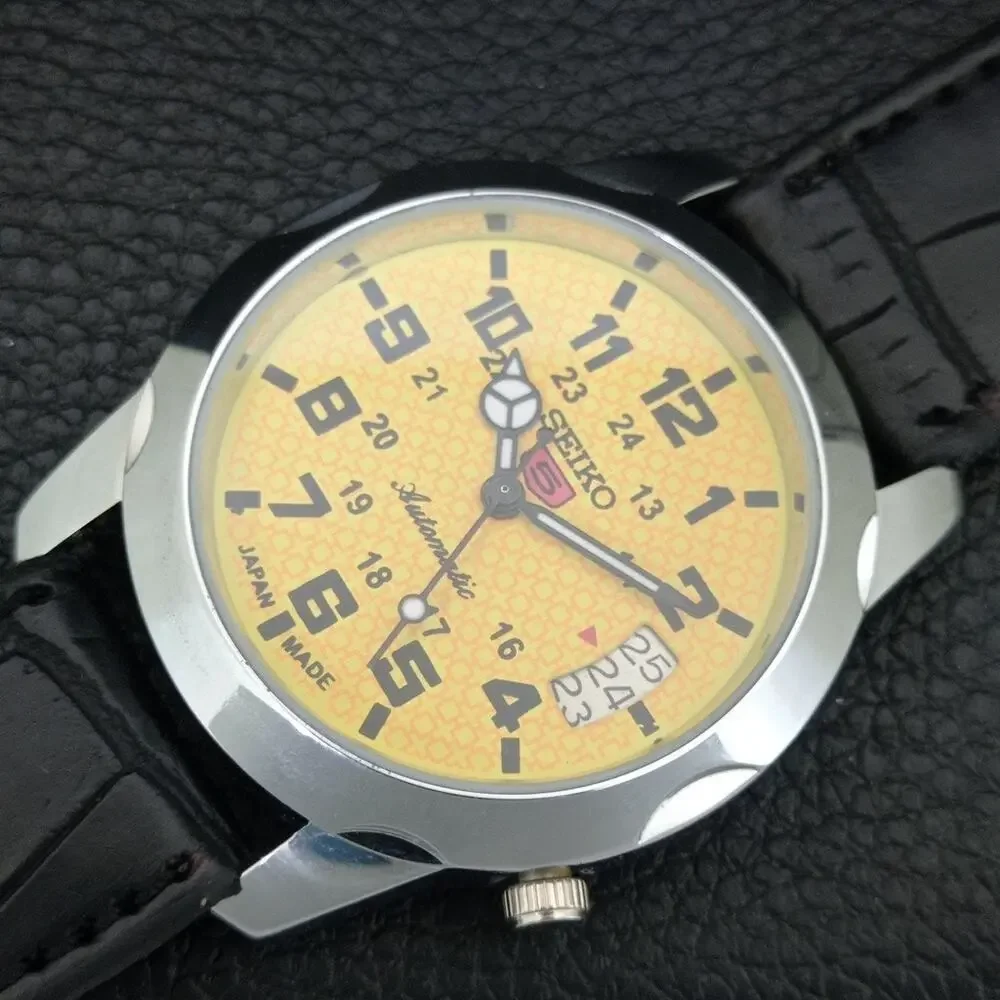 Vintage 1982 Seiko Automatic Mens Silver Watch W/daydate & Black accents